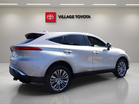 Certified 2022 Toyota Venza XLE AWD/4WD image 5