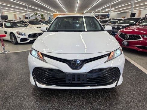 Used 2018 Toyota Camry LE FWD image 3