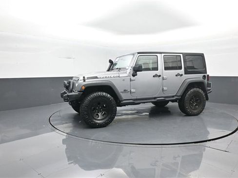 Used 2017 Jeep Wrangler Unlimited Rubicon w/ Connectivity Group image 4