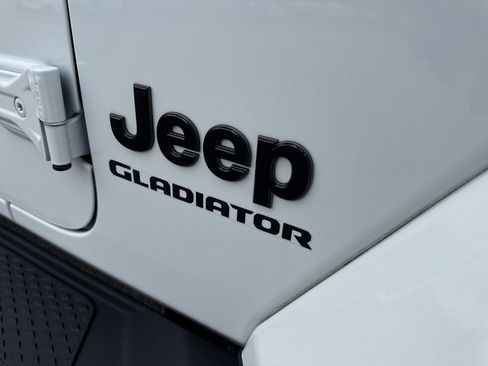 Used 2021 Jeep Gladiator Overland AWD/4WD image 38