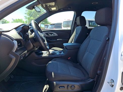 Used 2023 Chevrolet Traverse LT FWD image 17
