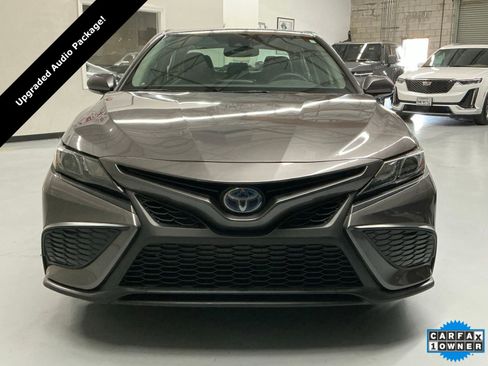 Used 2023 Toyota Camry SE image 2