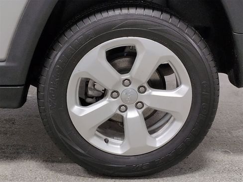 Certified 2021 Jeep Compass Latitude w/ Convenience Group image 14