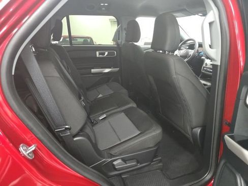 Used 2024 Ford Explorer XLT AWD/4WD image 8