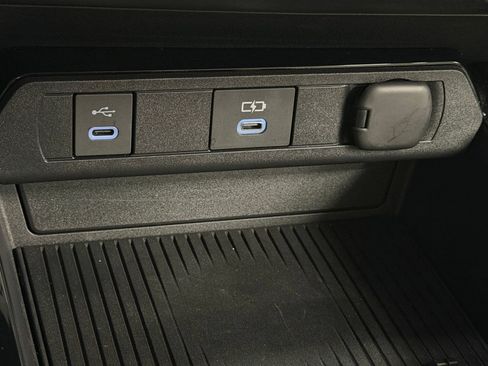 Used 2024 Toyota Prius XLE AWD/4WD image 30