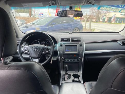Used 2016 Toyota Camry SE image 12