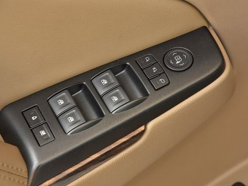 Used 2019 GMC Yukon XL SLT w/ Open Road Package image 17