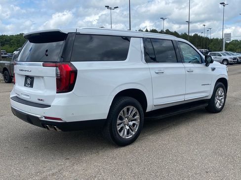 Used 2025 GMC Yukon XL Denali AWD/4WD image 6
