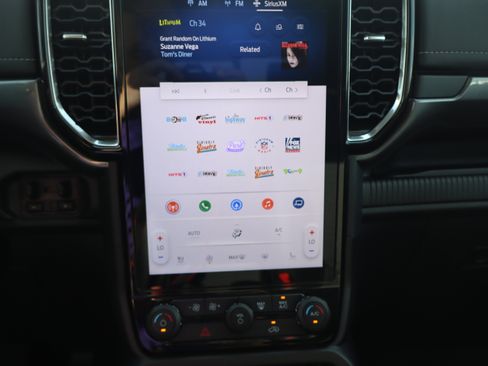 Used 2024 Ford Ranger Lariat w/ FX4 Off-Road Package image 17