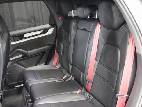 Certified 2024 Porsche Cayenne S image 19