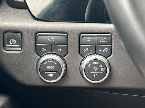 Used 2024 GMC Sierra 1500 SLT image 40