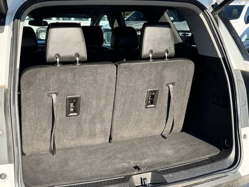 Certified 2023 GMC Acadia SLT FWD image 21