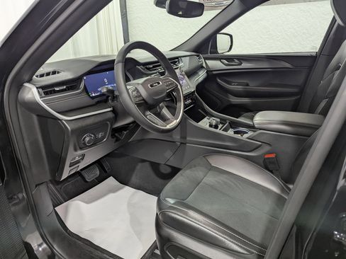 Used 2024 Jeep Grand Cherokee Altitude image 13