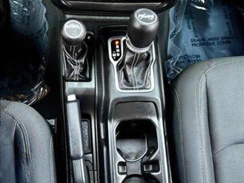 Used 2019 Jeep Wrangler Unlimited Sahara AWD/4WD image 15