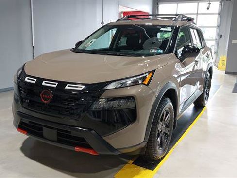 Used 2025 Nissan Rogue SV AWD/4WD image 18