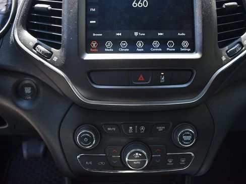 Used 2022 Jeep Cherokee Trailhawk image 17