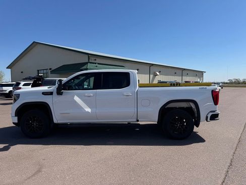 Used 2022 GMC Sierra 1500 Elevation w/ LPO, Elevation Black Package AWD/4WD image 16