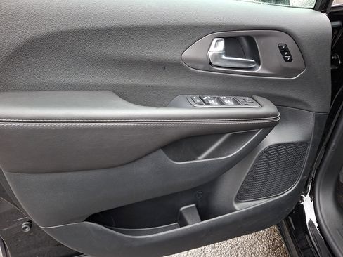 New 2026 Chrysler Pacifica Select image 10