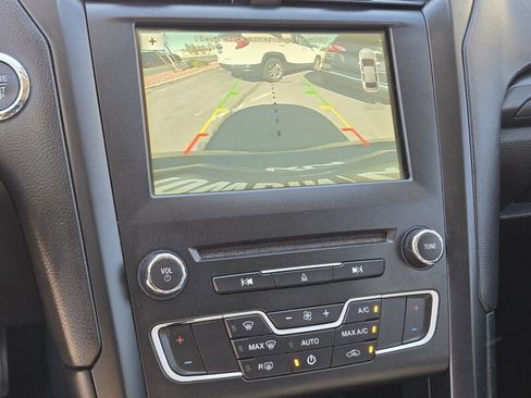 Used 2018 Ford Fusion SE w/ Equipment Group 201A FWD image 21