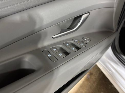 New 2025 Hyundai Elantra SE FWD image 31