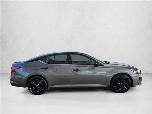 Used 2024 Nissan Altima 2.5 SR FWD image 4