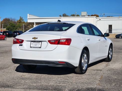 Used 2022 Chevrolet Malibu LS image 2