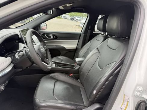 Certified 2023 Jeep Compass Limited w/ Elite Group AWD/4WD image 7