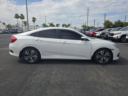 Used 2018 Honda Civic EX-L image 3