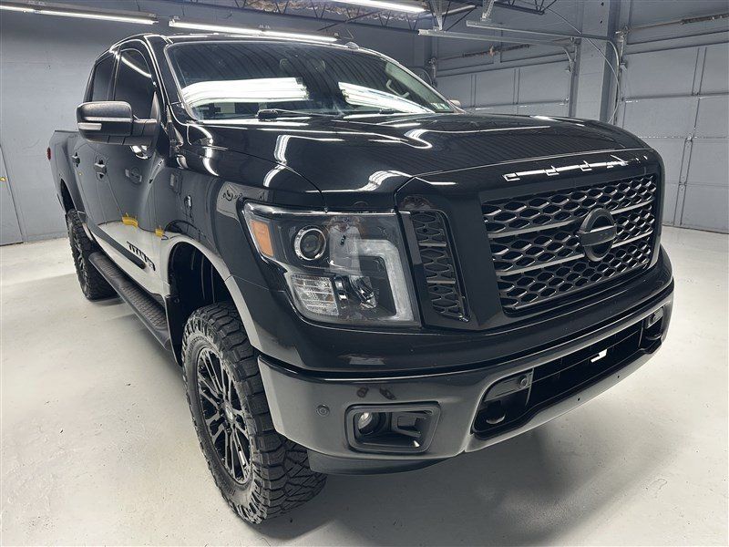 Used 2019 Nissan Titan SV w/ SV Convenience Package AWD/4WD image 9