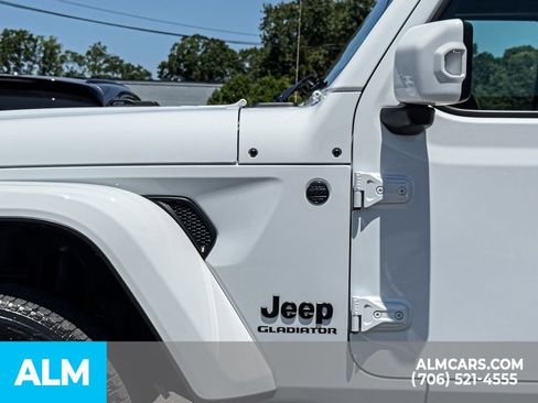 Used 2022 Jeep Gladiator Overland AWD/4WD image 10