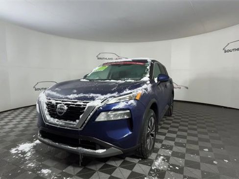 Certified 2022 Nissan Rogue SV image 3