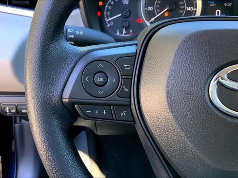 Used 2020 Toyota Corolla LE FWD image 23