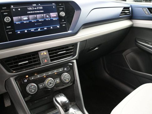 Used 2024 Volkswagen Taos SE image 4