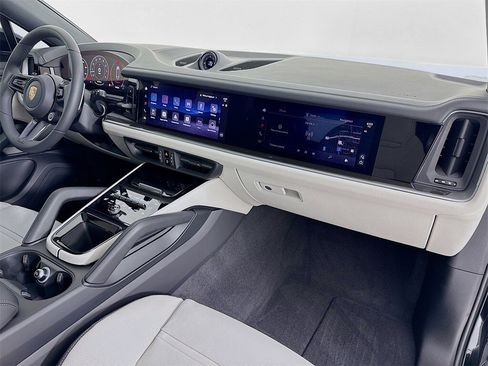 New 2026 Porsche Cayenne S image 34
