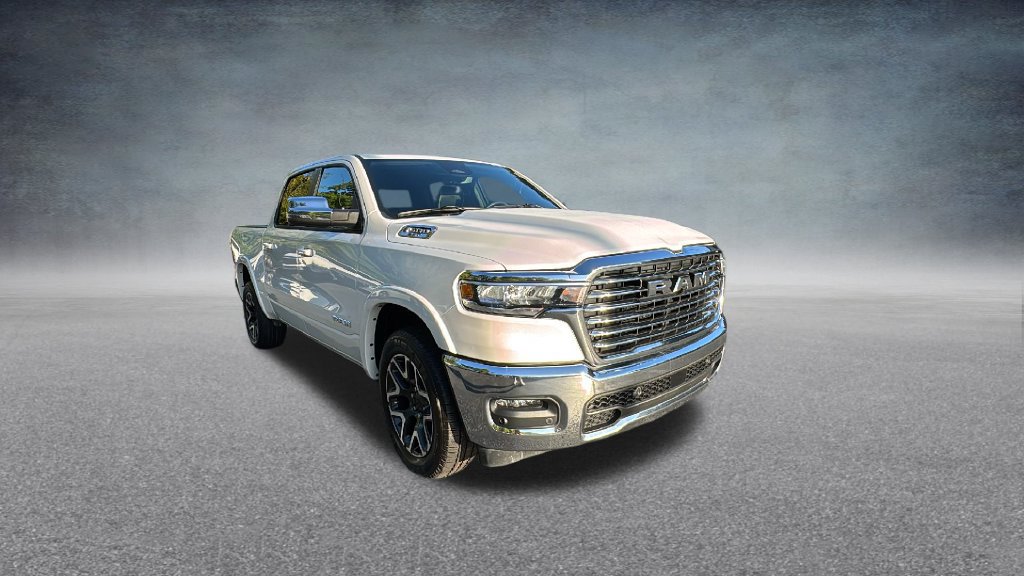 Used 2025 RAM 1500 Laramie AWD/4WD image 2