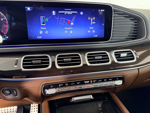 Used 2024 Mercedes-Benz GLS 580 4MATIC image 27
