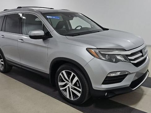 Used 2017 Honda Pilot Elite image 4