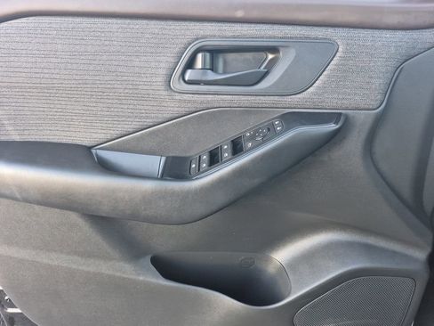 Used 2023 Nissan Rogue S image 7