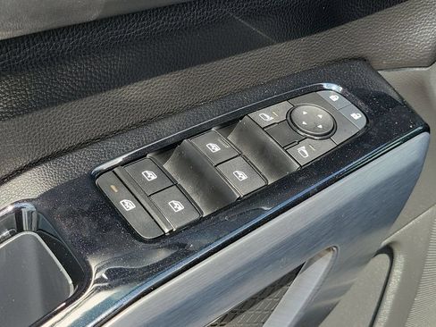 Used 2023 Nissan Pathfinder SL AWD/4WD image 26