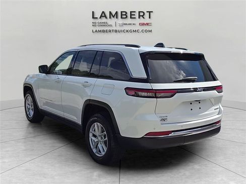 Used 2023 Jeep Grand Cherokee Laredo w/ Luxury Tech Group I AWD/4WD image 3