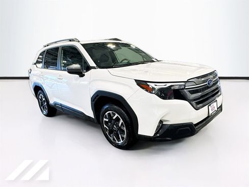 Used 2025 Subaru Forester Premium AWD/4WD image 3