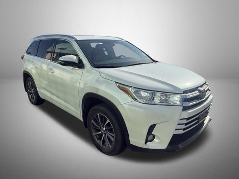 Used 2017 Toyota Highlander XLE AWD/4WD image 5