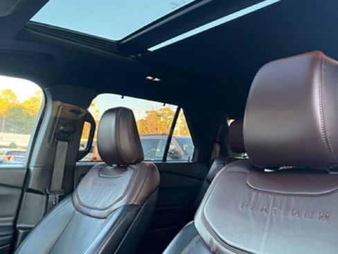 Used 2020 Ford Explorer Platinum w/ Premium Technology Package image 10