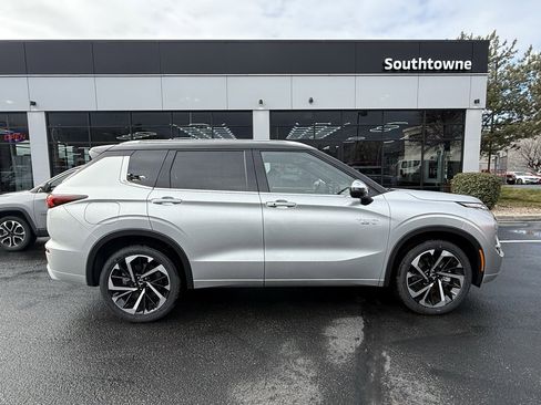 Used 2025 Mitsubishi Outlander SEL image 8