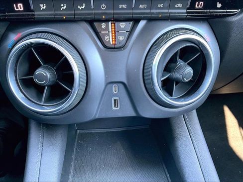 Used 2021 Chevrolet Blazer LT image 23