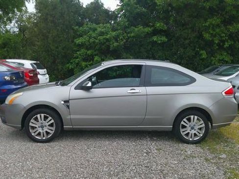 Used 2008 Ford Focus SE FWD image 1