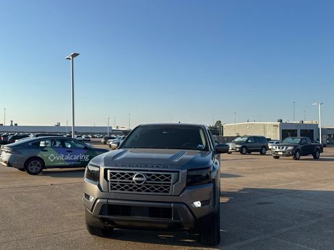 Certified 2022 Nissan Frontier SV w/ Technology Package AWD/4WD image 7