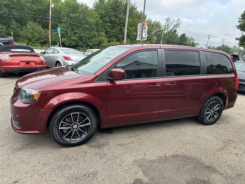 Used 2018 Dodge Grand Caravan SE FWD image 3