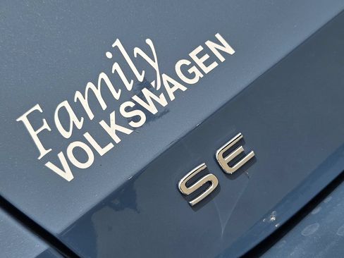 New 2026 Volkswagen Taos SE FWD image 9