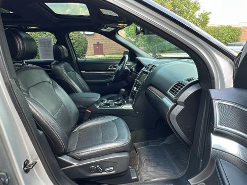 Used 2017 Ford Explorer Limited w/ Equipment Group 303A AWD/4WD image 24
